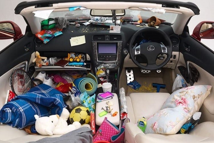Không để nhiều đồ dưới sàn xe