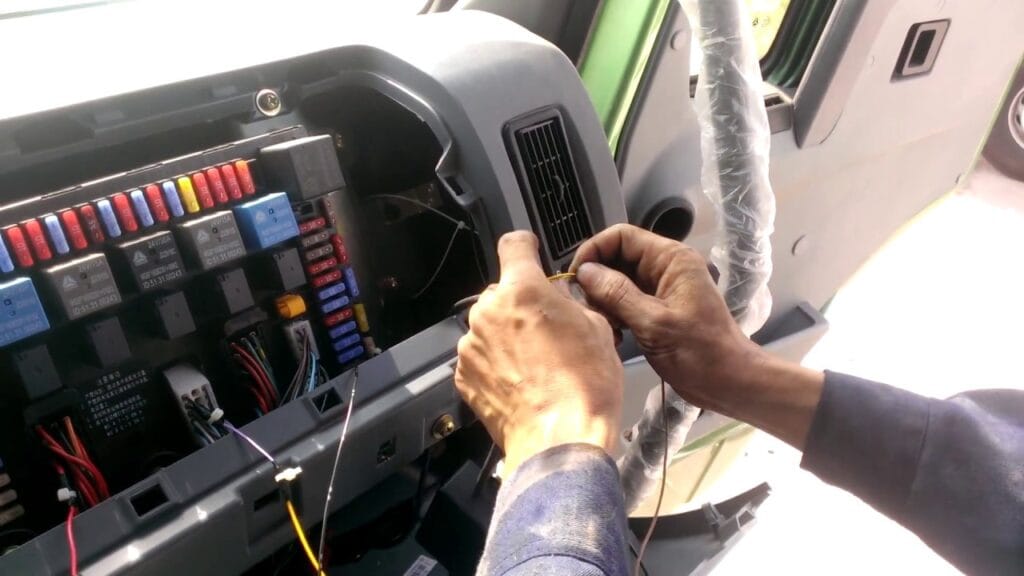 Cách lắp đặt hộp đen ô tô đúng cách