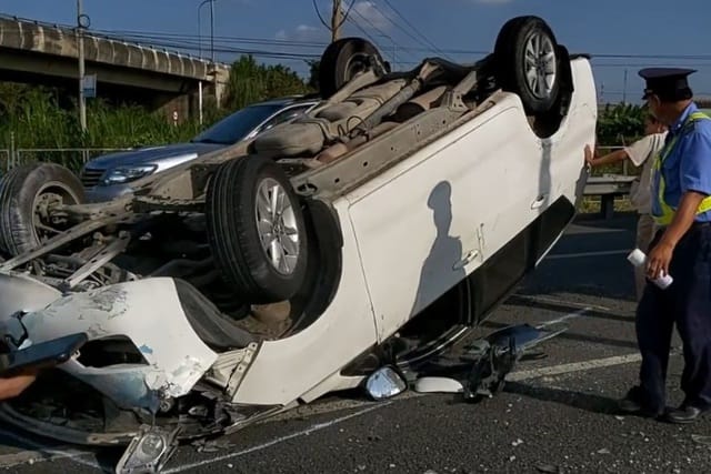 Nguyên Nhân Gây Tai Nạn Giao Thông? Hậu Quả Và Cách Khắc Phục 12 Xe ô tô bị nổ lốp xe