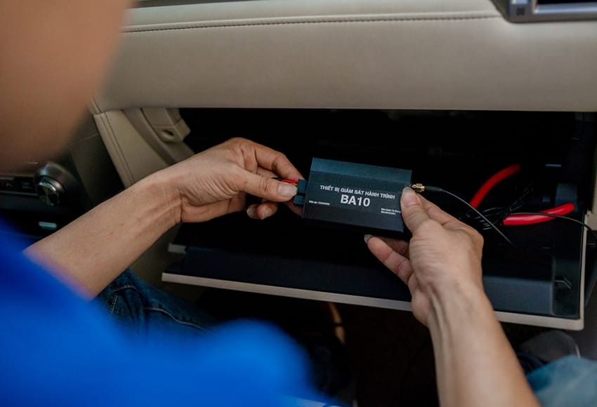 Định vị ô tô có dây (Nguồn: Internet)