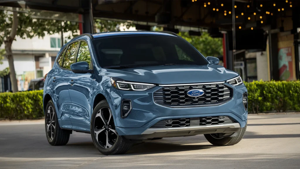 Ford Escape thiết kế nam tính, động cơ mạnh mẽ