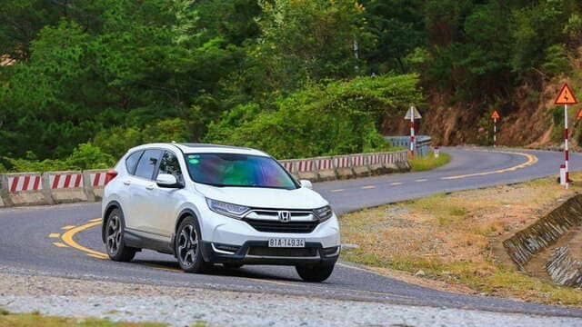 Đánh lái khi vào cua