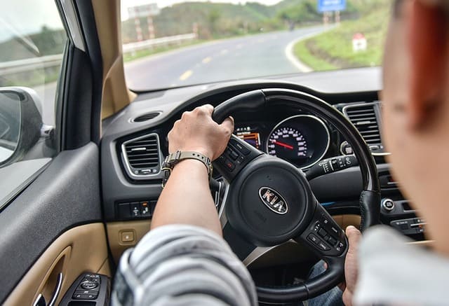 Số vòng quay vô lăng 