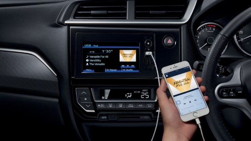 Kết nối điện thoại với màn hình ô tô