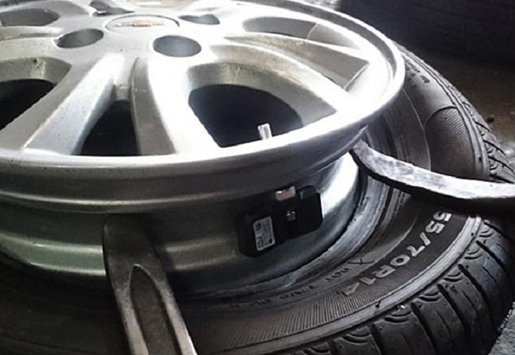 Hướng Dẫn Cách Lắp Cảm Biến Áp Suất Lốp Đơn Giản Từ A Đến Z 3 Cách lắp cảm biến áp suất lốp van trong