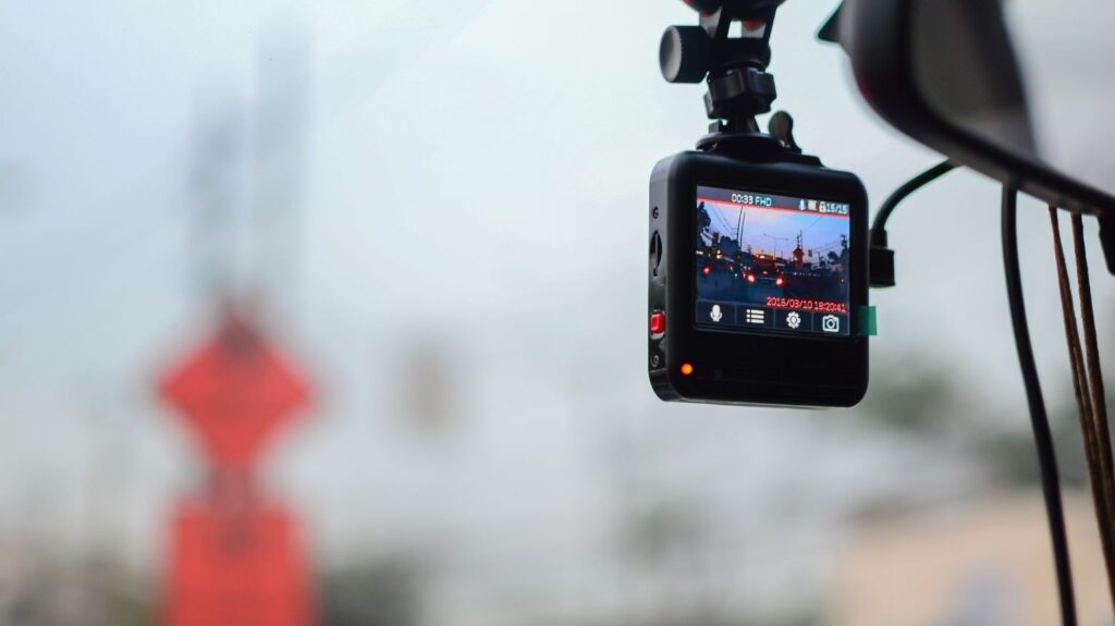 Những câu hỏi thường gặp về cách lắp camera hành trình phía sau