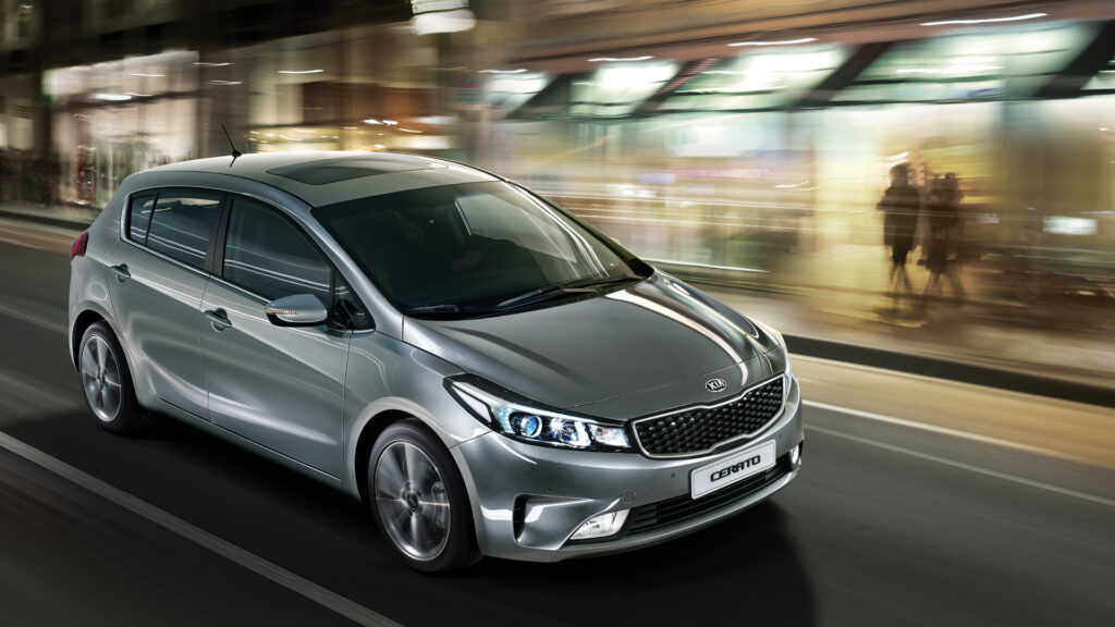 Kia Cerato - êm ái phù hợp với việc di chuyển hàng ngày