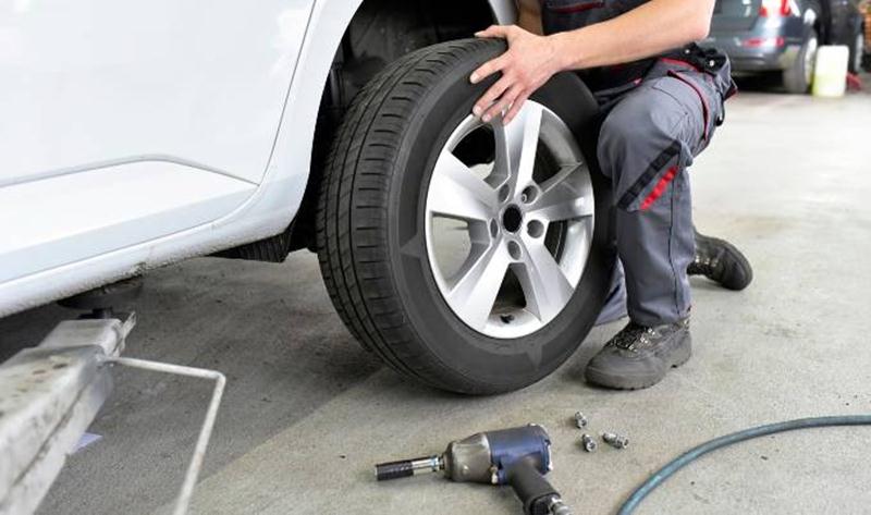 Lắp bánh xe mới