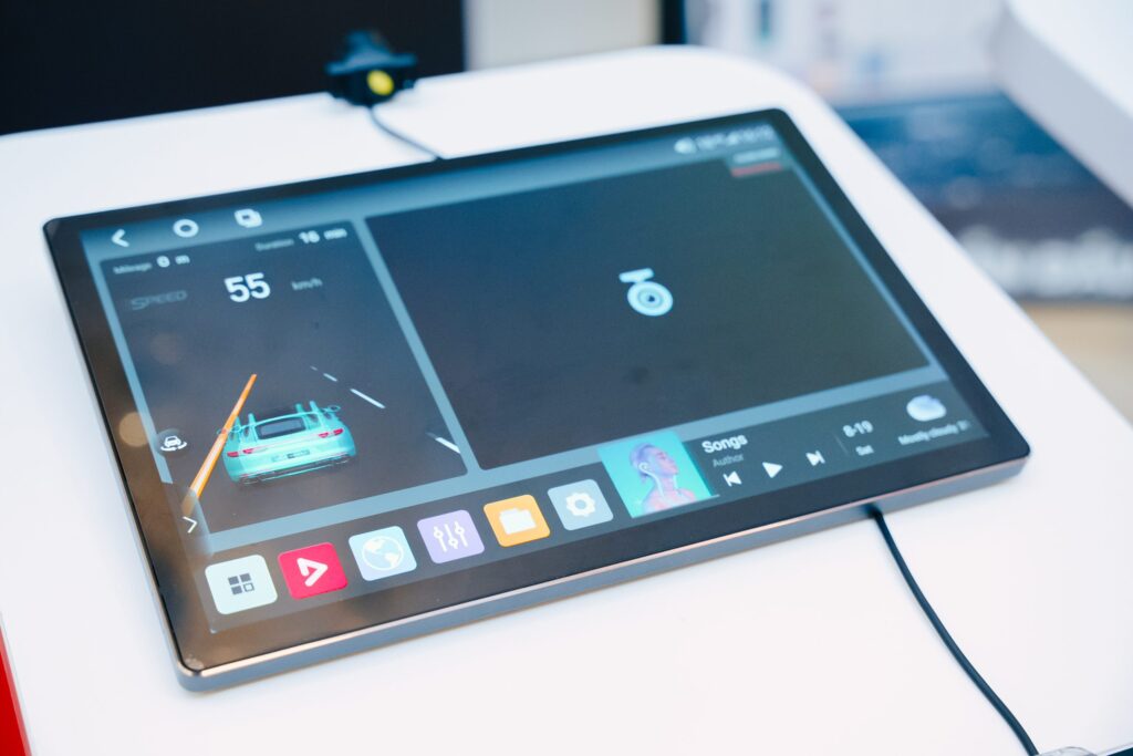 ra mat man hinh bravigo blux 8 scaled 1