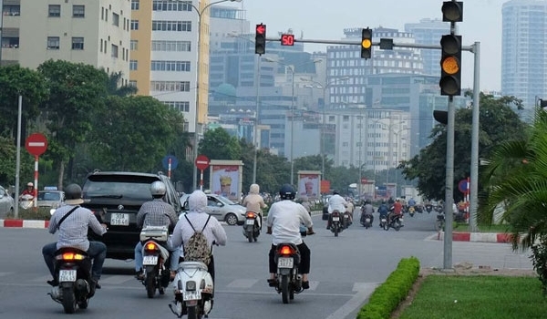 Hướng Dẫn Căn Dừng Đèn Đỏ Khi Lái Xe Ô Tô Chuẩn Xác, An Toàn 3 Quy tắc “Ba giây xanh thì bỏ, ba giây đỏ thì đi”