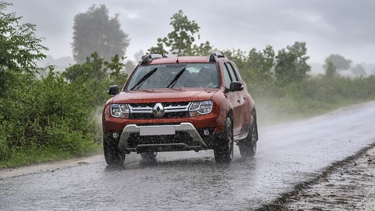 Kinh Nghiệm Lái Xe Đường Trơn Trượt An Toàn Bạn Nên Biết 1 Lái xe đường trơn trượt