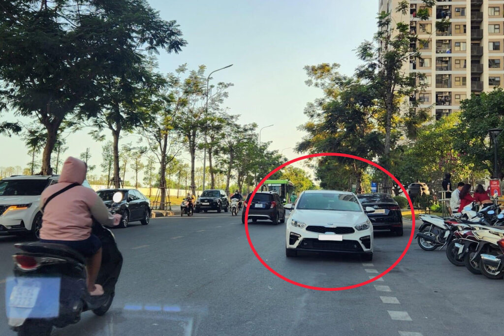 Ô tô chạy ngược chiều