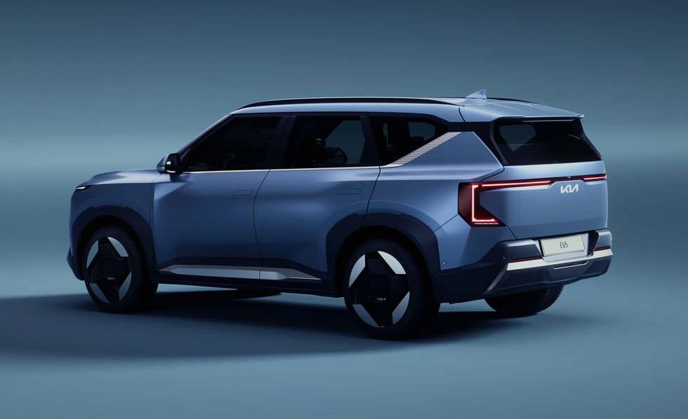 Mẫu xe sản xuất Kia EV5 lộ diện với nội thất đẹp mắt 2 Thiết kế hiện đại, chắc chắn