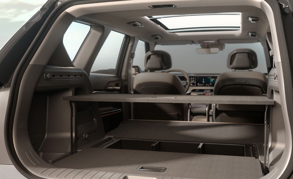 Mẫu xe sản xuất Kia EV5 lộ diện với nội thất đẹp mắt 5 Khoang cốp xe rộng rãi