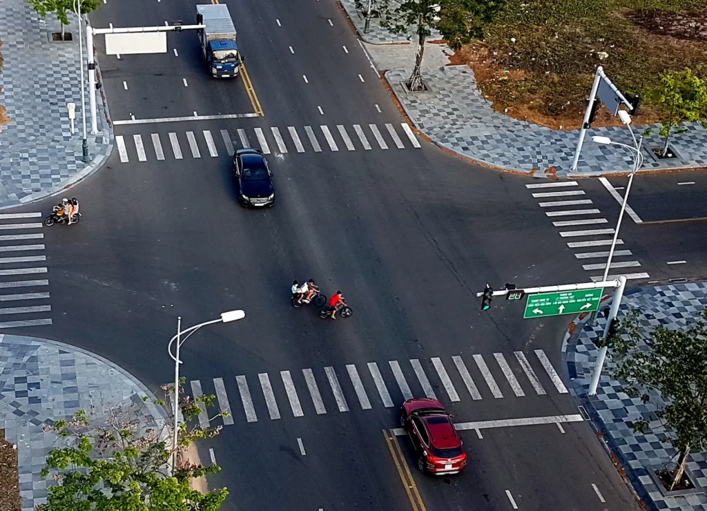 Quy Định Thứ Tự Ưu Tiên Các Xe Qua Ngã Tư Đúng Quy Tắc Giao Thông 2 Thứ tự ưu tiên khi tham gia giao thông