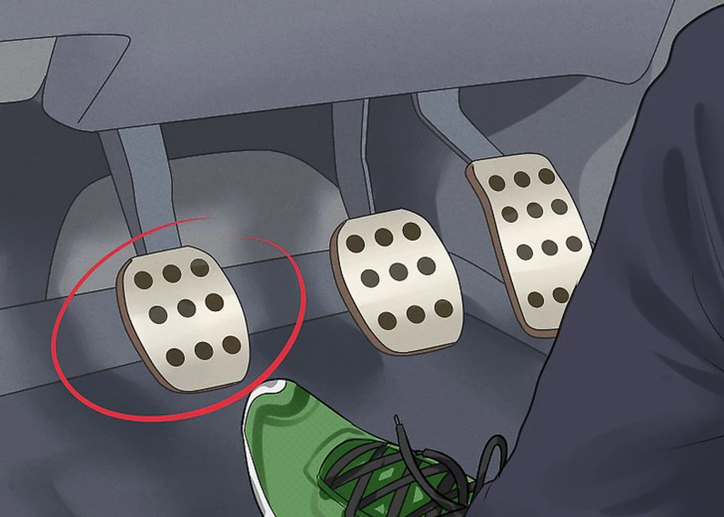 Xe Ô Tô Số Sàn Là Gì? Kỹ Thuật Lái Xe Số Sàn An Toàn, Chi Tiết 10 Nhấc chân ra khỏi bàn đạp ly hợp