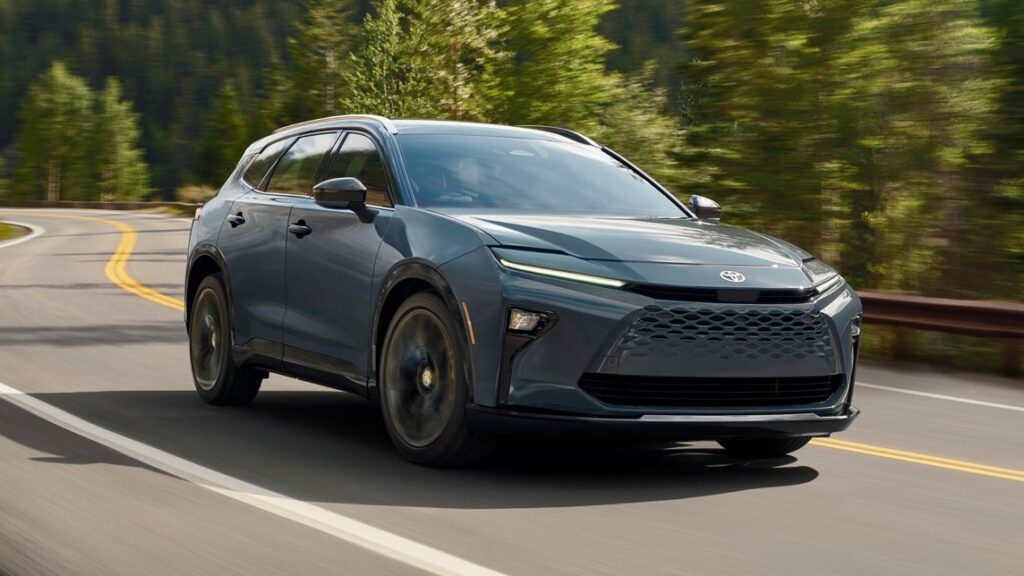 Toyota Crown Signia 2025: Mẫu SUV Cỡ Trung Hai Hàng Ghế Và Hybrid 1 Toyota Crown Signia 2025