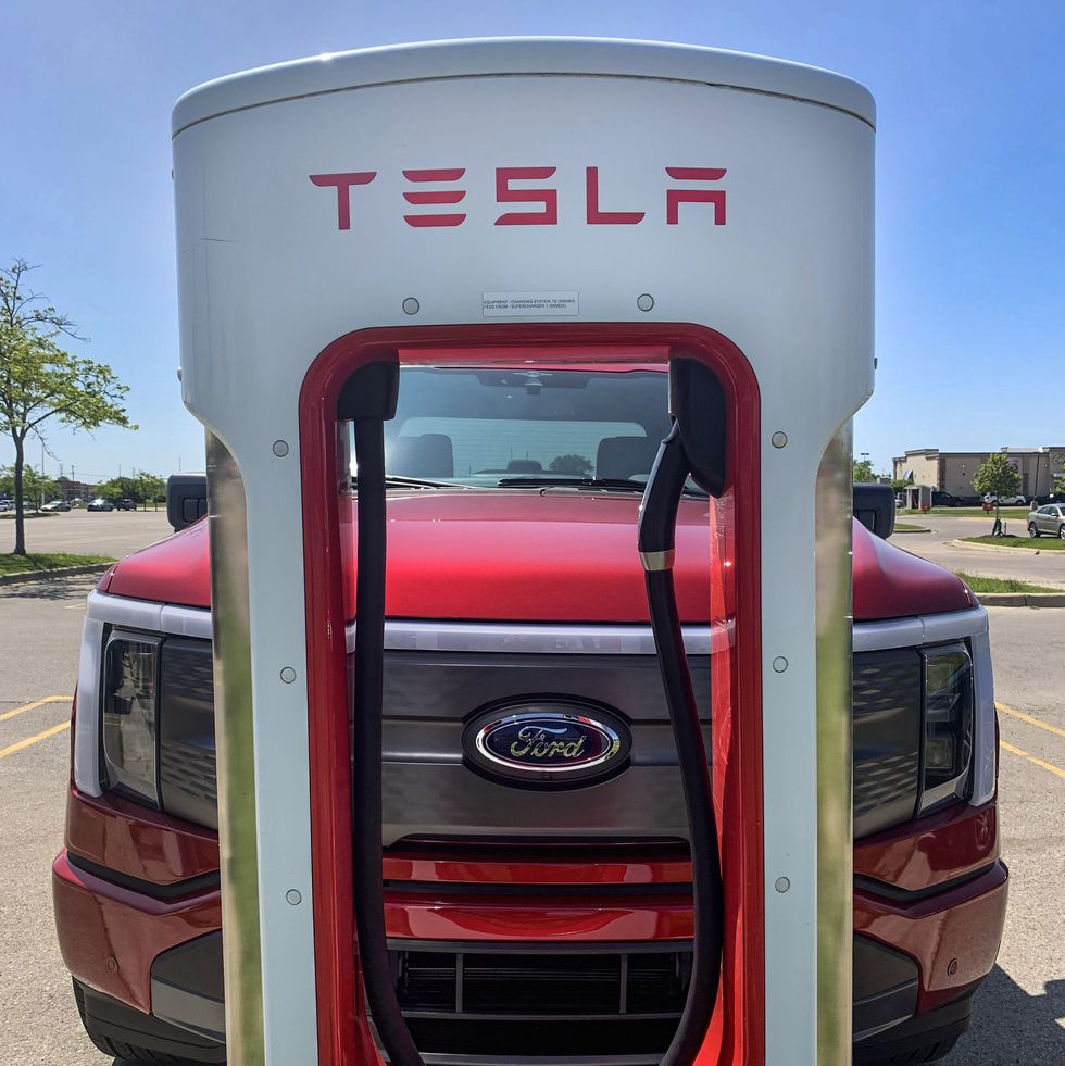 Ford sử dụng mạng sạc của Tesla