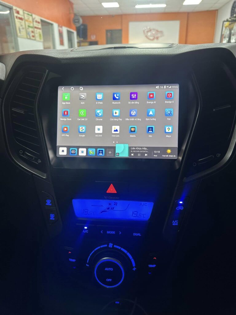 hình ảnh thực tế màn hình BRAVIGO trên SantaFe