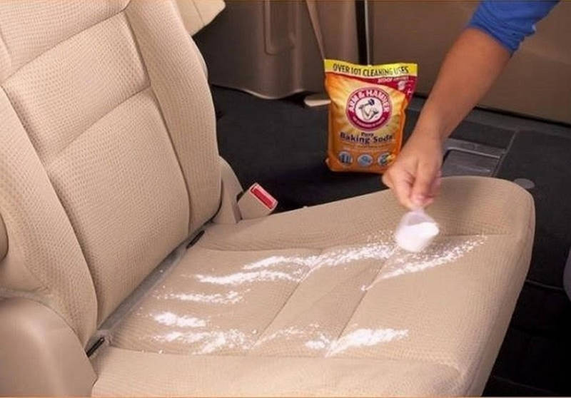 Khử mùi hôi ô tô bằng baking soda