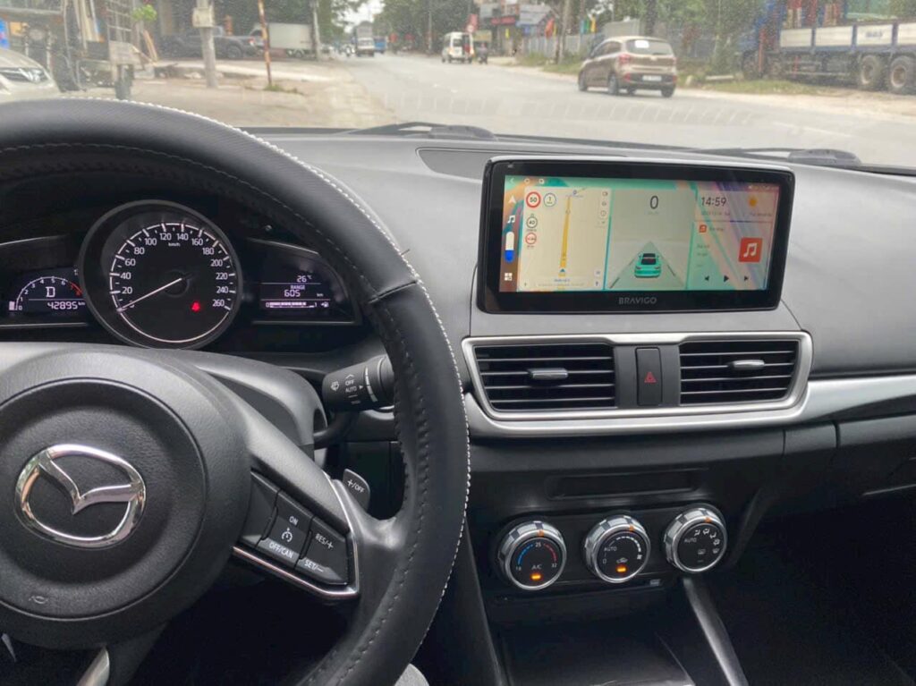 trai nghiem man hinh android o to 1