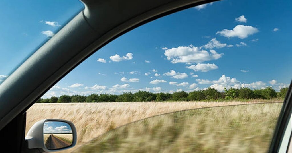 cua kinh o to bi ket 4