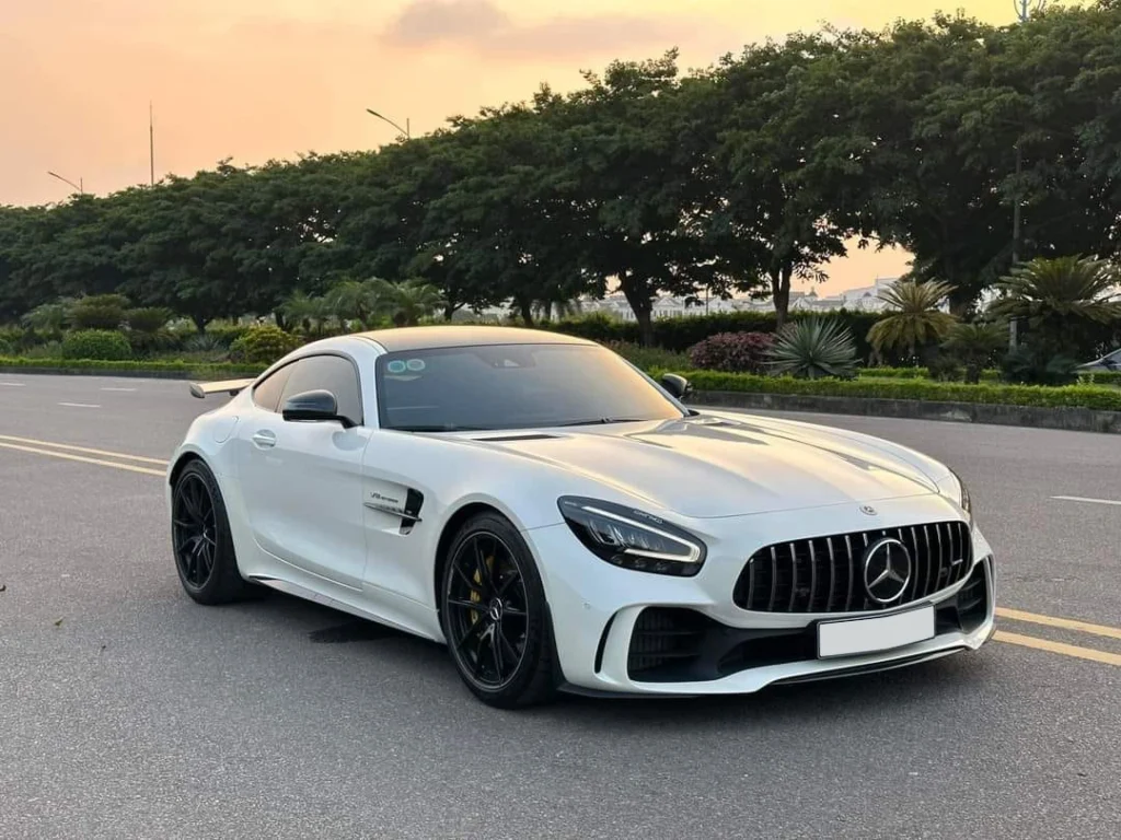 Mercedes-AMG GT R
