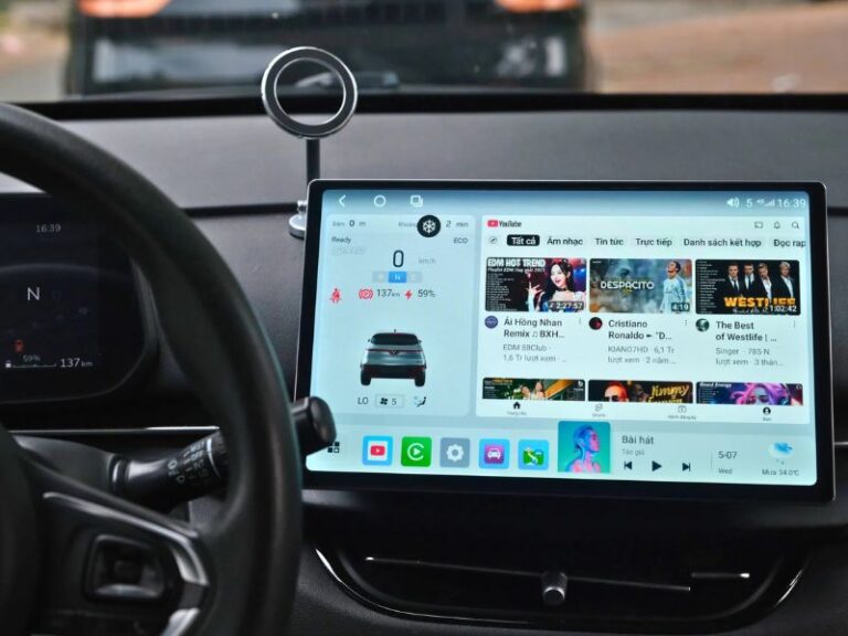 thay man hinh android o to